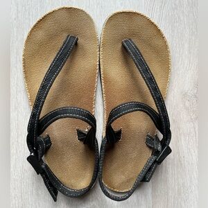 Earth Runners Circadian Barefoot Sandals - in Black size Women 8.5/Men 6.5